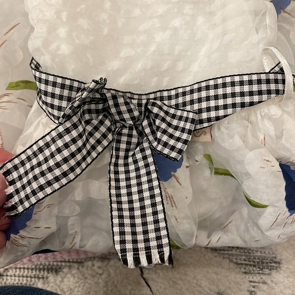 Beautiful white flower dress Size 5 - Picture 10 of 10